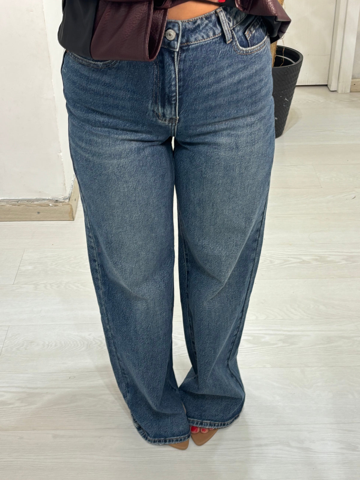 Denim flare con cinturino rosso