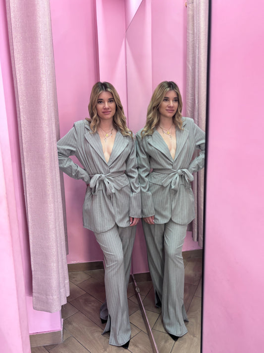 Tailleur gessato grigio