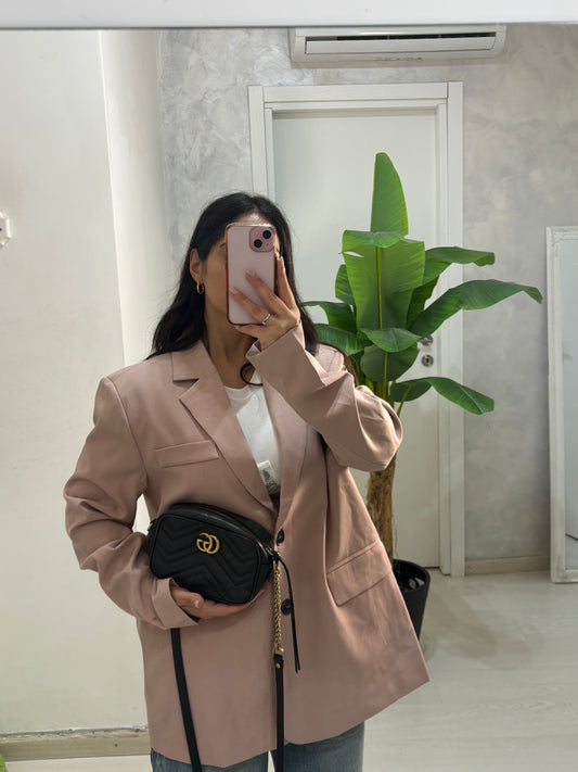 Giacca strutturata cipria apertura sul retro