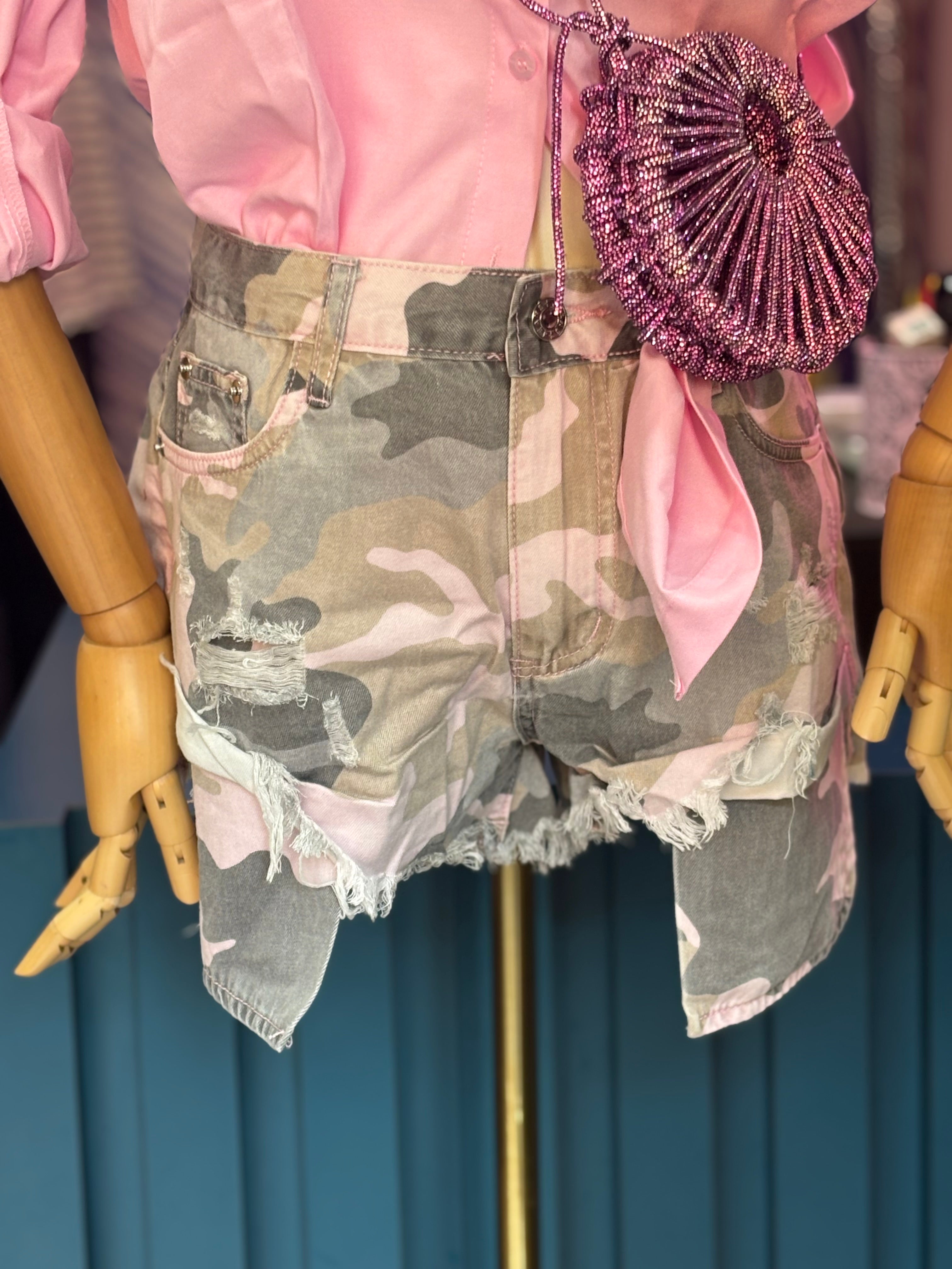 Short mimetic pink