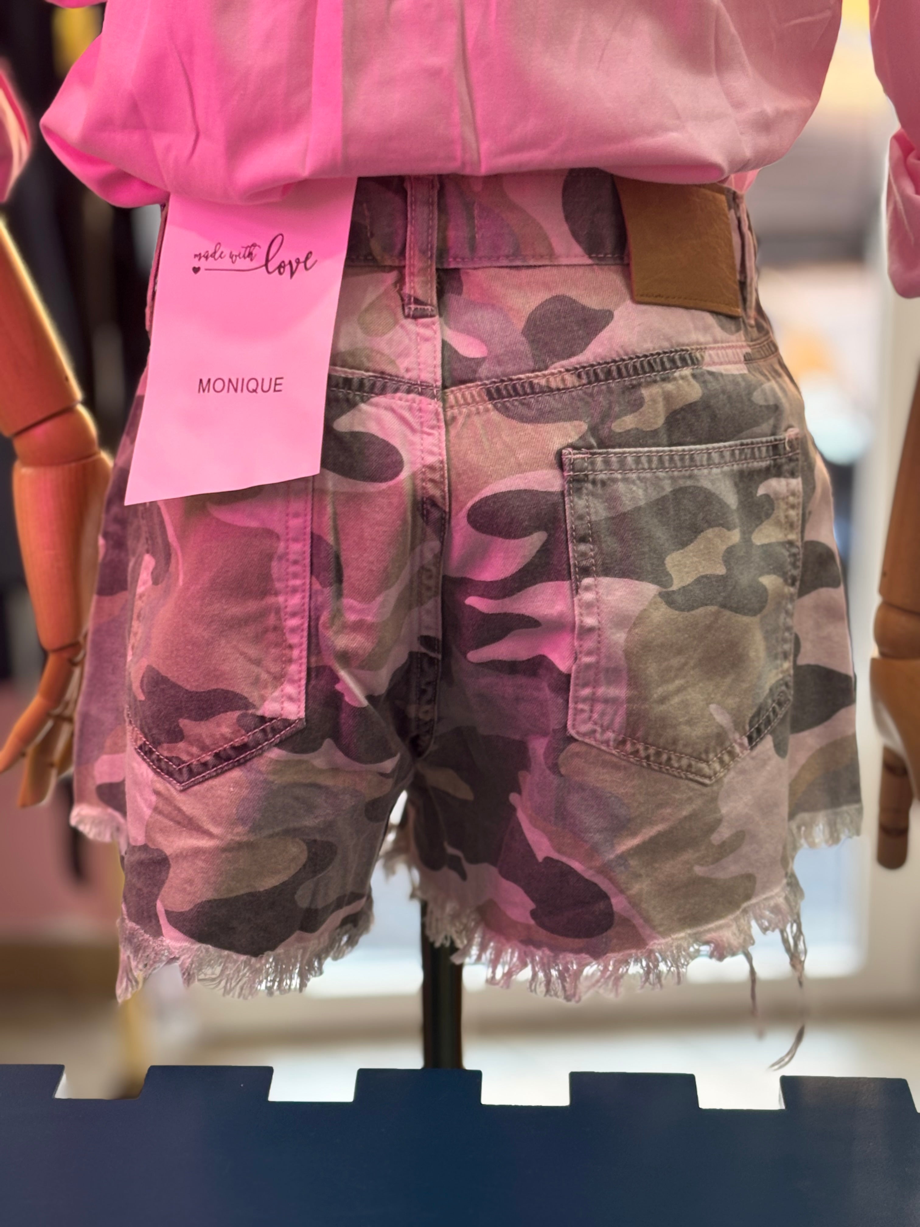 Short mimetic pink